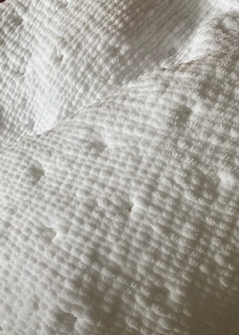 Beyaz Kabartmalı Yumuşak Battaniye - Görsel 6