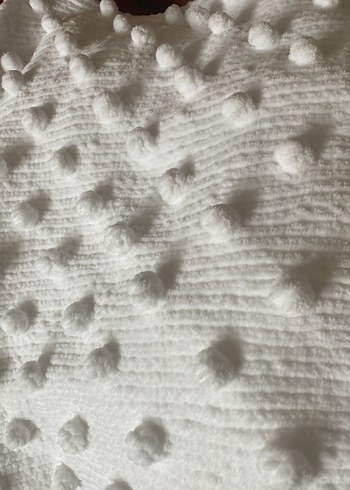 Beyaz Kabartmalı Yumuşak Battaniye - Görsel 2