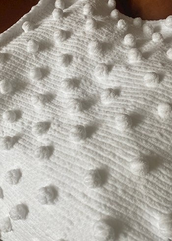 Beyaz Kabartmalı Yumuşak Battaniye - Görsel 3
