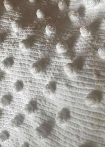 Beyaz Kabartmalı Yumuşak Battaniye - Görsel 4