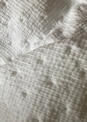 Beyaz Kabartmalı Yumuşak Battaniye - Görsel 7