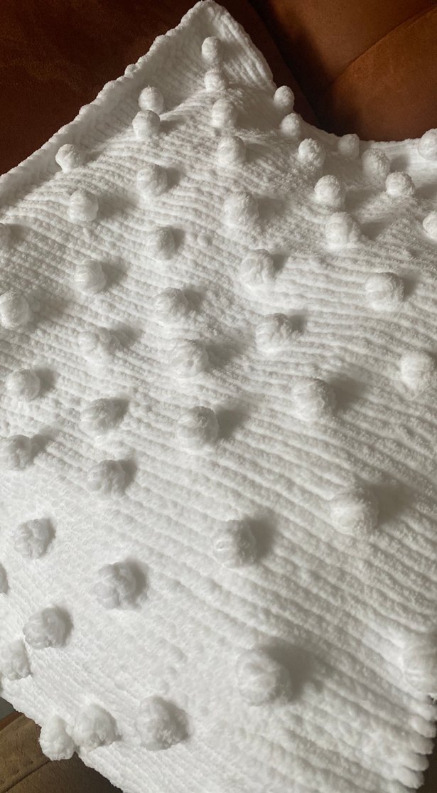 Beyaz Kabartmalı Yumuşak Battaniye - Görsel 3