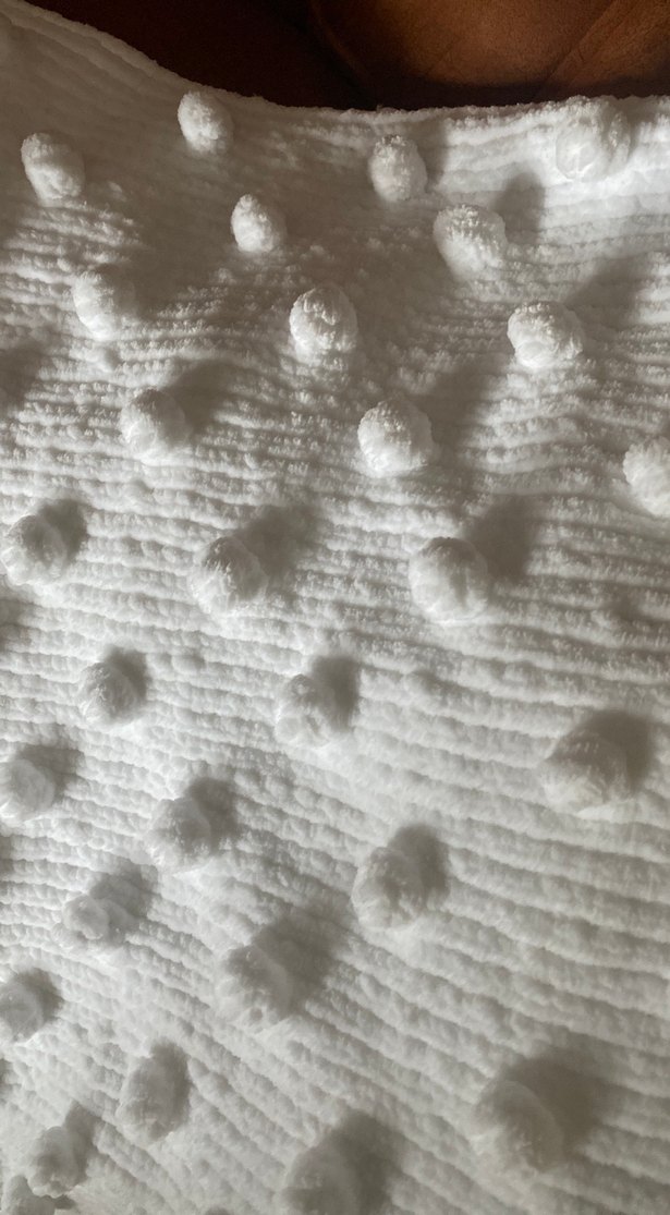 Beyaz Kabartmalı Yumuşak Battaniye - Görsel 4
