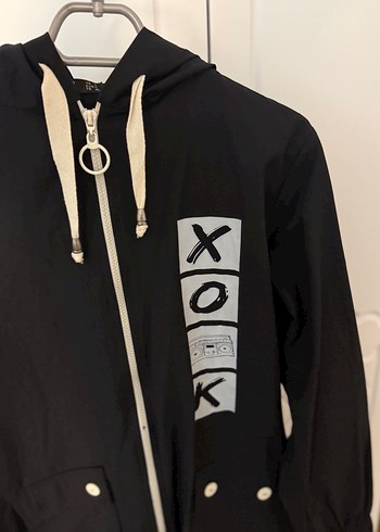 Siyah Kapüşonlu Fermuarlı Baskılı Kadın Ceket - Görsel 2