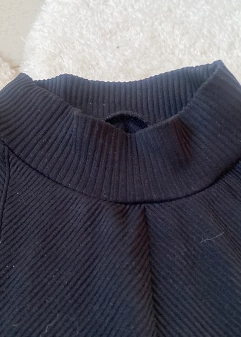 Siyah Yüksek Yakalı Kolsuz Kadın bluz - Görsel 3