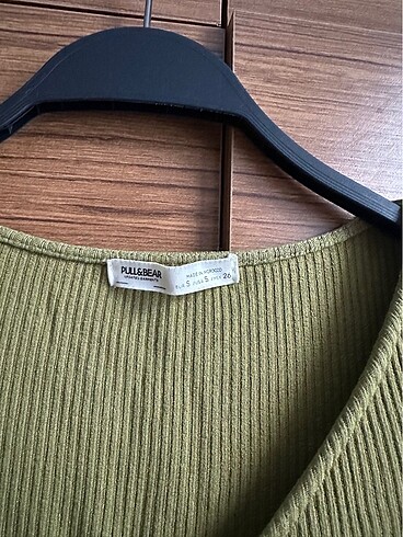 Pull and Bear Pull and bear crop yeşil uzun kollu tişört bluz