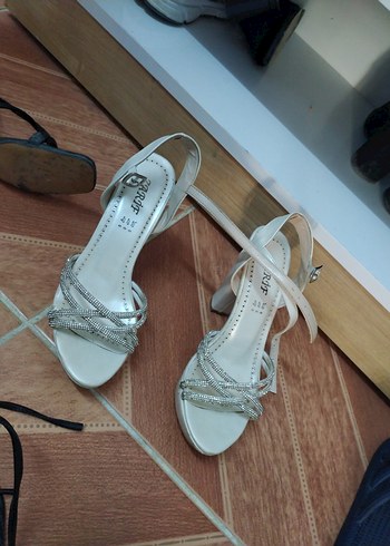 beyaz platformlu stiletto