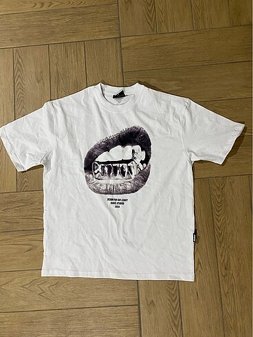 Oversize dudak baskılı t shirt