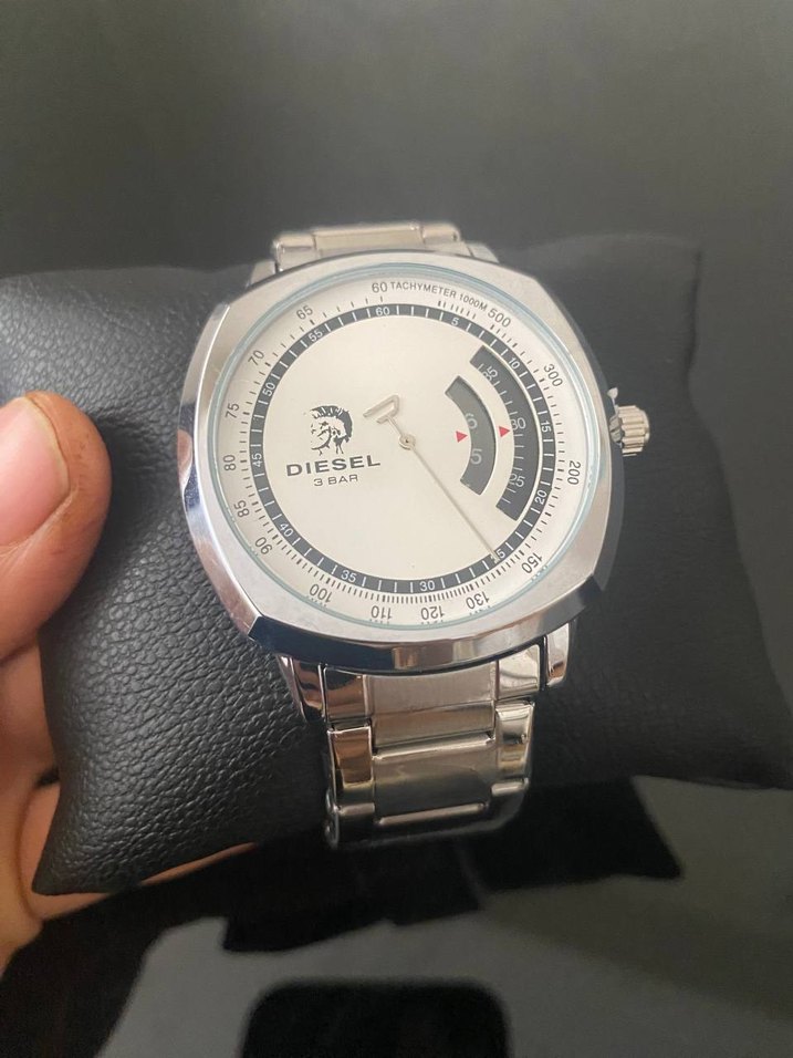 Altın Renk Diesel Erkek Kol Saati - Görsel 3