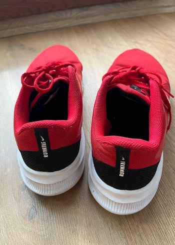 Kırmızı Bağcıklı Erkek Spor Ayakkabı - Görsel 2