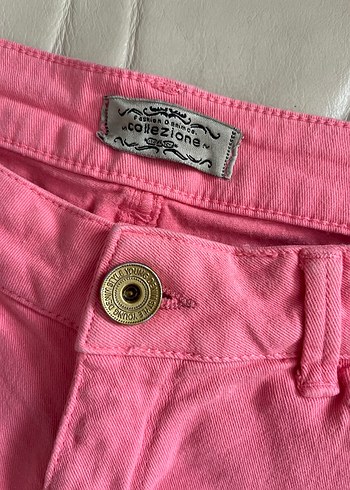 Pembe Düğmeli Kadın Mini Şort - Görsel 3