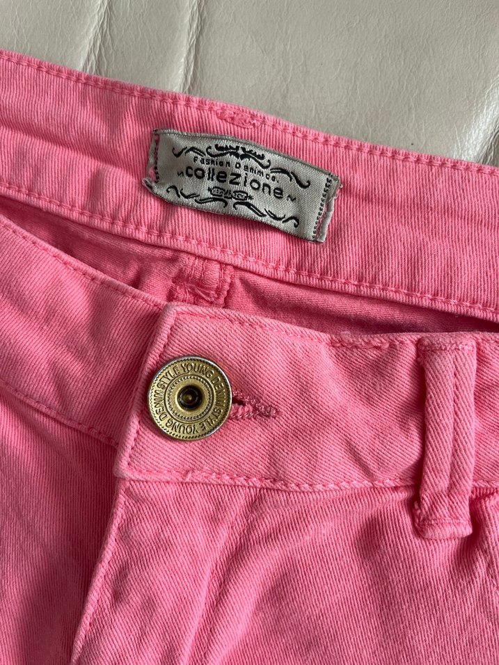 Pembe Düğmeli Kadın Mini Şort - Görsel 3