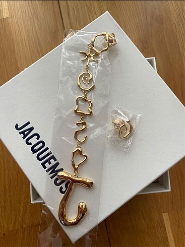 Jacquemus asimetrik kupe