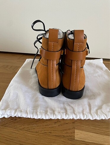 37 Beden Stuart Weitzman suet bot