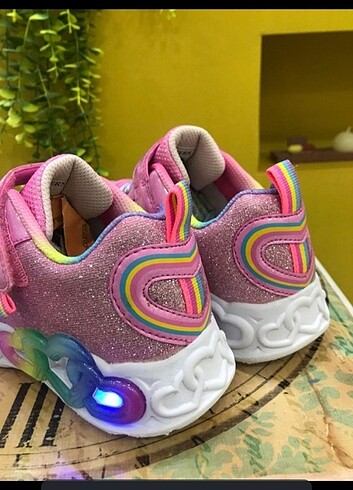 32 Beden pembe Renk Orijinal skechers ışıklı