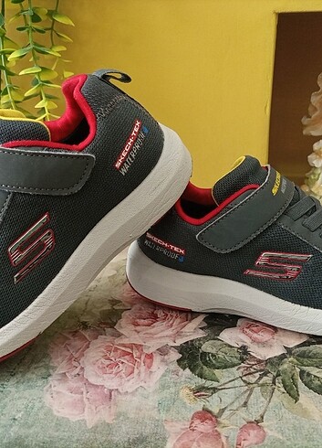 Orijinal skechers su geçirmez