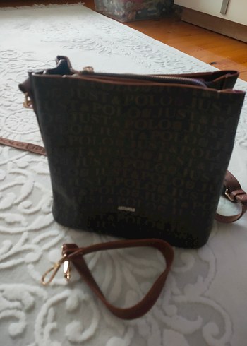 Kahverengi Deri Fermuarlı Kadın Çanta
just polo orjinal üründür. - Görsel 2