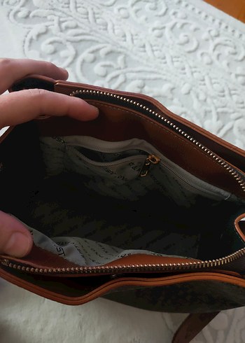 Kahverengi Deri Fermuarlı Kadın Çanta
just polo orjinal üründür. - Görsel 4