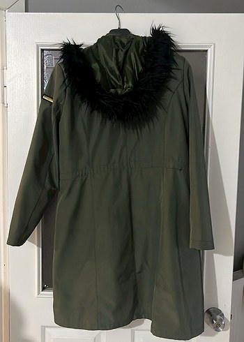 Kapüşonlu Kürklü Uzun Kadın Mont - Görsel 3