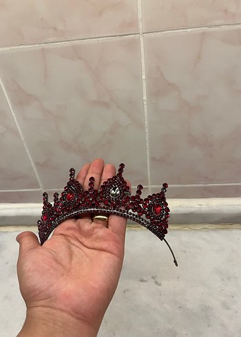 Diğer Bordo Parlak Cam Taşlı Gotik Taç