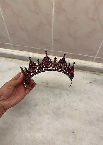 Bordo Parlak Cam Taşlı Gotik Taç