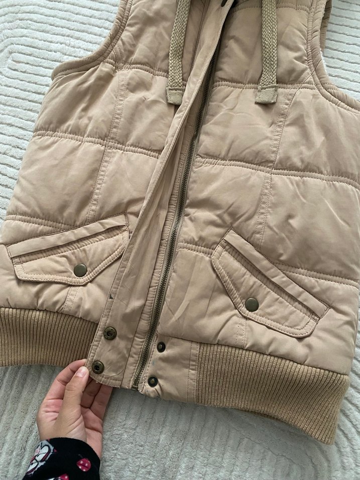 Kürklü Kapüşonlu Bej Yelek - Görsel 4