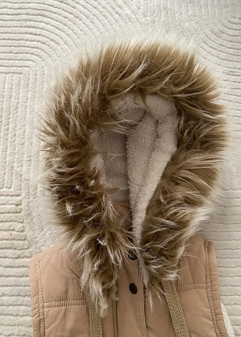 Kürklü Kapüşonlu Bej Yelek - Görsel 3