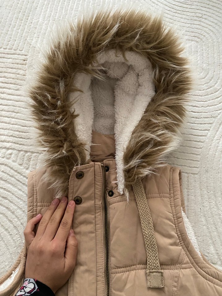 Kürklü Kapüşonlu Bej Yelek - Görsel 5