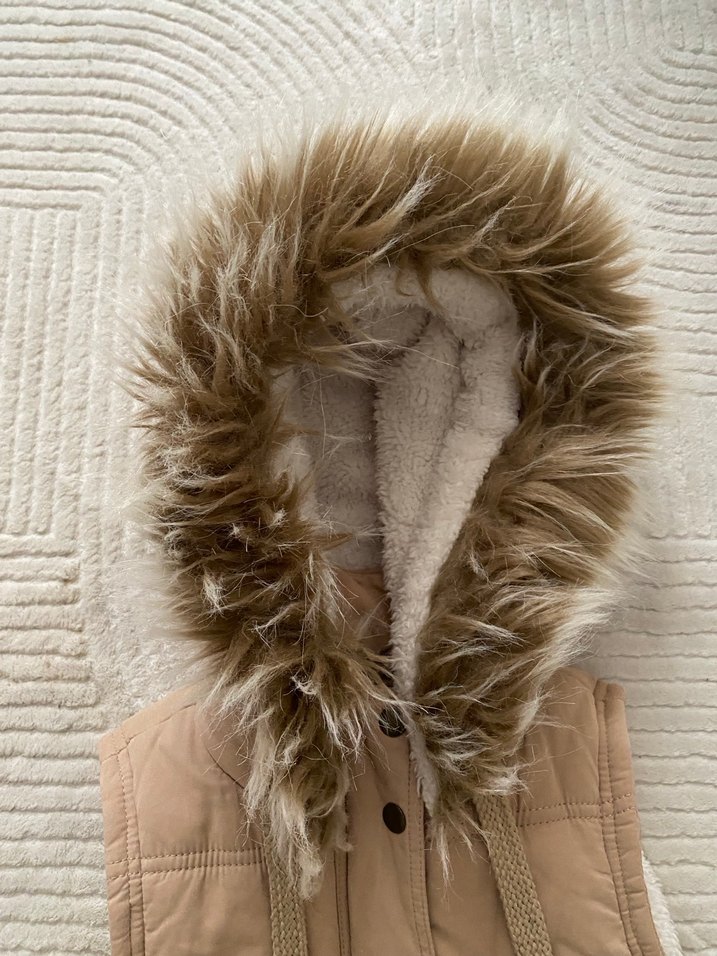 Kürklü Kapüşonlu Bej Yelek - Görsel 3