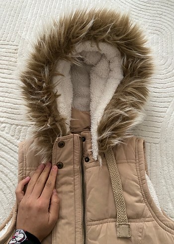 Koton Sokak Stili Bej Kürklü Yelek - Görsel 5
