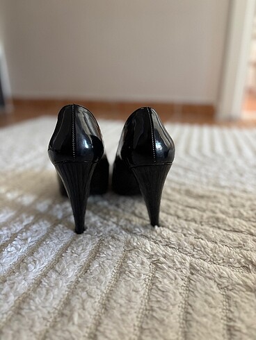 Az kullanılmış rugan topuklu ayakkabı - Görsel 3