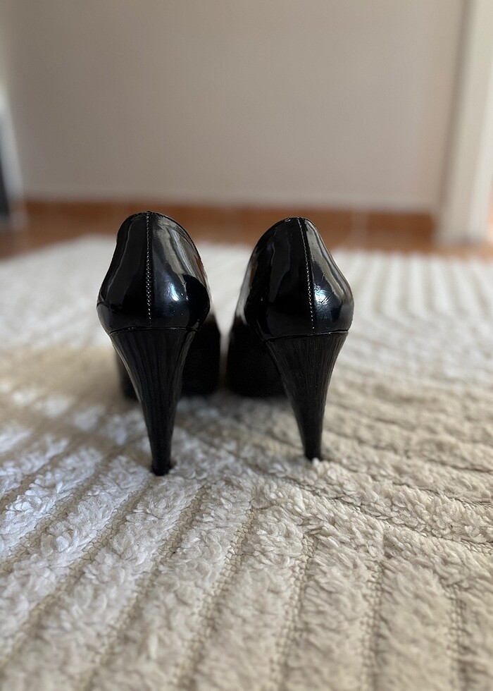 Az kullanılmış rugan topuklu ayakkabı - Görsel 3