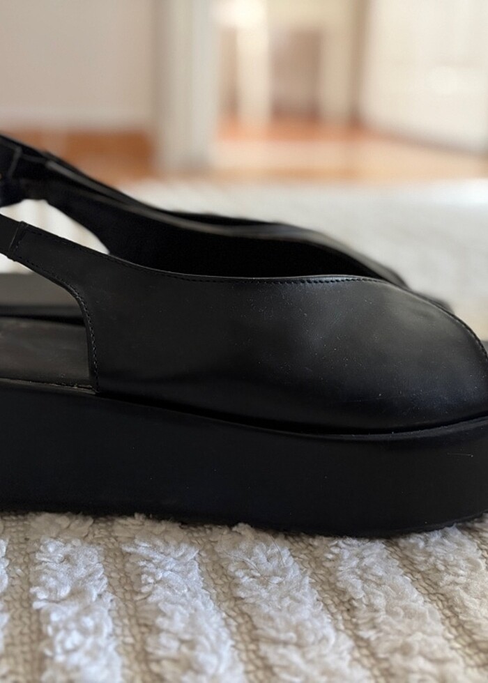 Hiç giyilmemiş sandalet. - Görsel 2