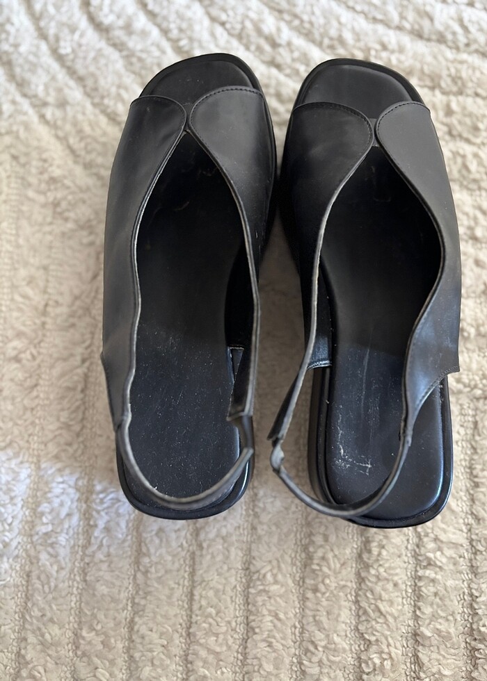 Hiç giyilmemiş sandalet. - Görsel 4