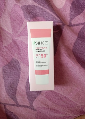 SiNOZ Pembe Tonlu SPF50 Güneş Kremi