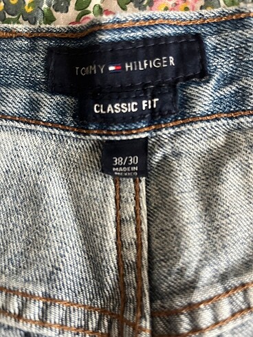 38 Beden mavi Renk Tommy Hilfigee classic fit taşlanmış açık mavi