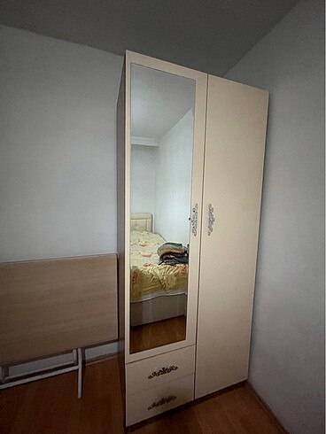 2 kapılı aynalı çekmeceli dolap