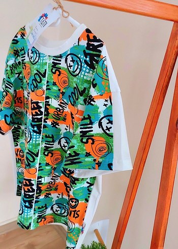 7 Yaş Beden yeşil Renk tişört ve pantalon 7 yaş için