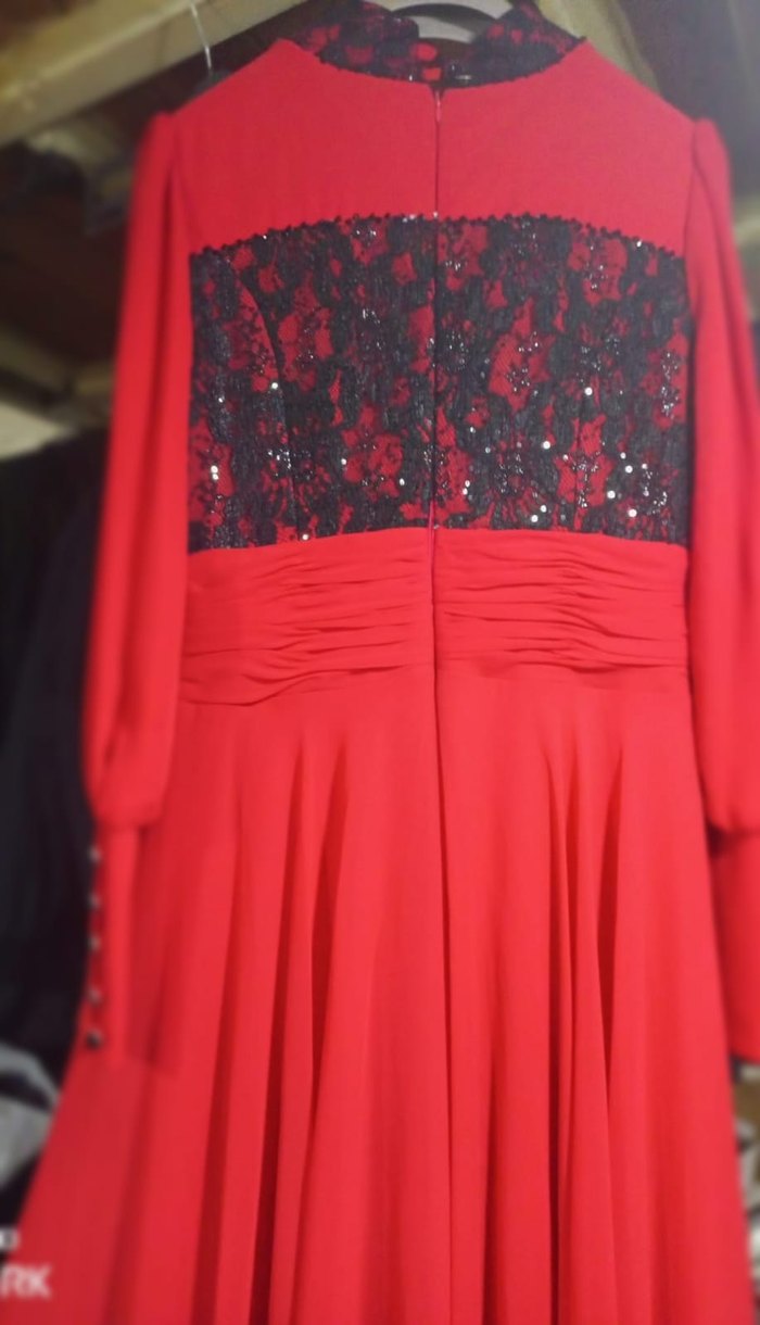 Uzun Kollu Kırmızı Kadın Elbisesi - Görsel 2