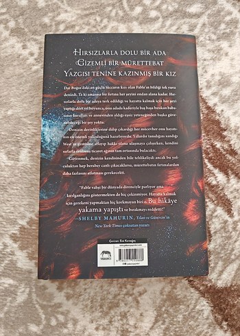  Fable - Adrienne Young kitap