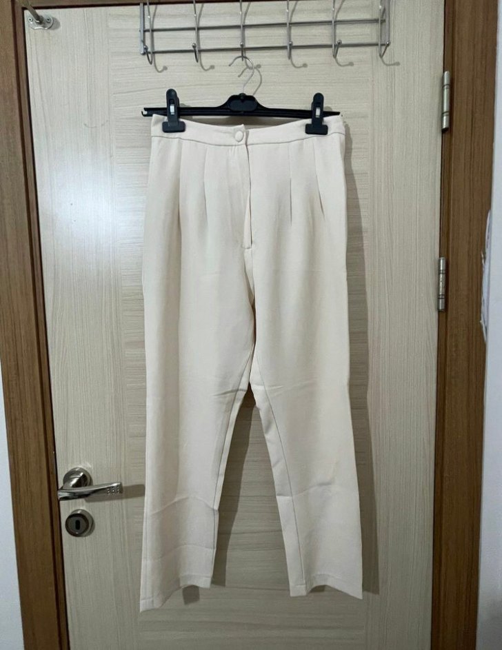 Bej Düğmeli Mini Kadın Takım - Görsel 3