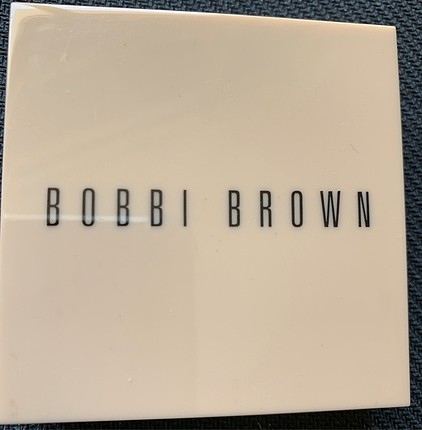 Bobbi Brown Inci yansimali matlastirici pudra