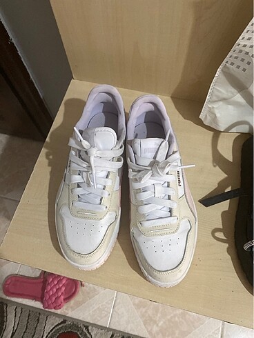 37 Beden beyaz Renk Puma ayakkabı