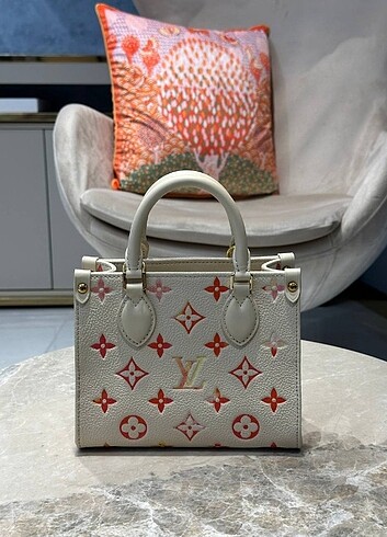 Louis Vuitton Louis vuitton On the go BB (Premium)