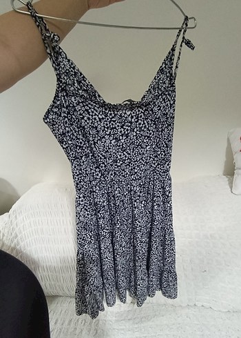 V Yaka Kolsuz Mini Bağlama Desenli Elbise - Görsel 4