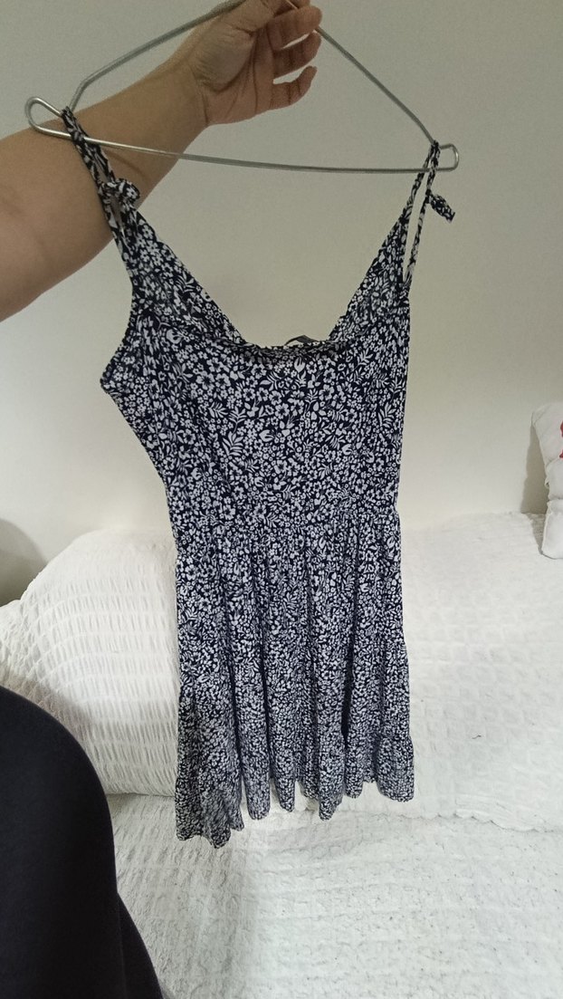 V Yaka Kolsuz Mini Bağlama Desenli Elbise - Görsel 4