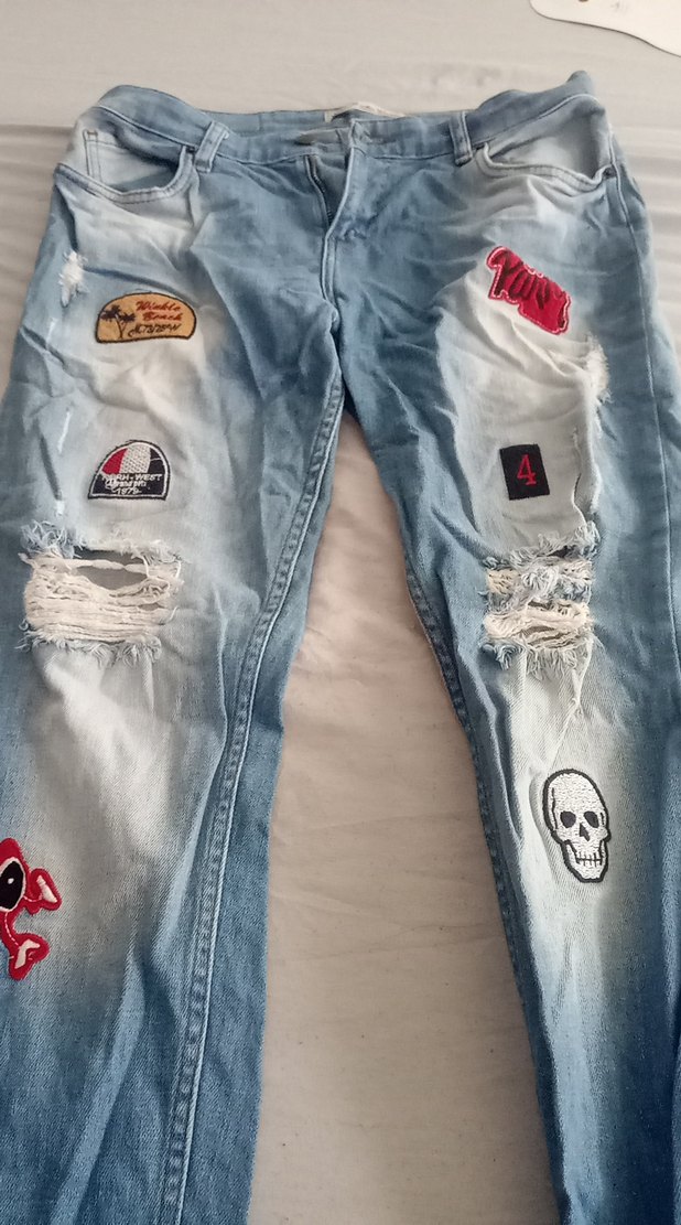 Nakışlı ve Yırtık Detaylı Gri Mavi Rahat Kot Pantolon - Görsel 2