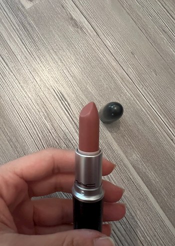 MAC MAC Mat Ruj orijinal mağazasından almıştım.