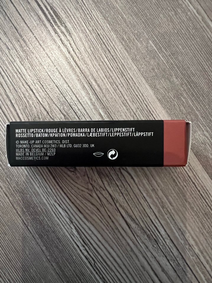 MAC Mat Ruj  orijinal mağazasından almıştım. - Görsel 3