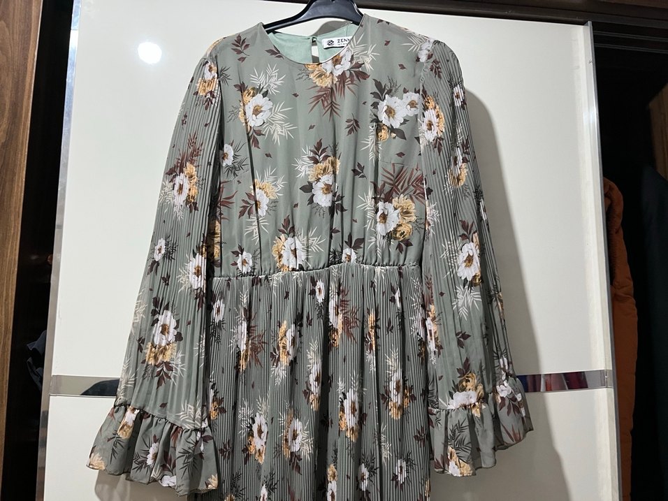 Yeşil Çiçekli Uzun Piliseli Bohem Elbise - Görsel 3